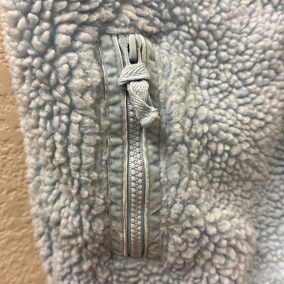 Old Navy Sherpa Vest - Picture 4 of 6